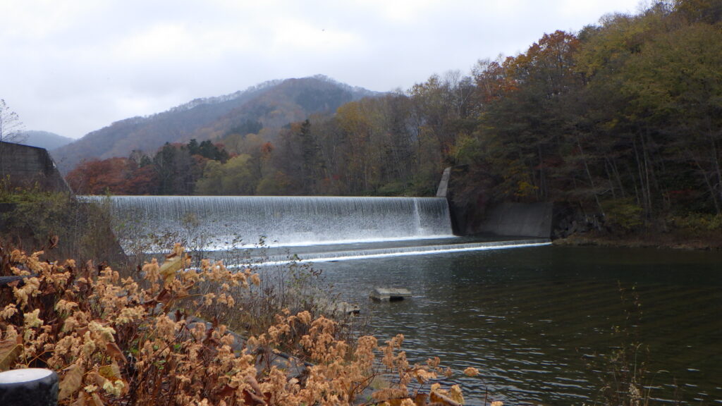 北海道開発局「地域共創インフラツアー」（帯広編）国立公園に指定された日高山脈の自然を眺めて十勝の川と農業を見学！体験！食べる！～インフラ施設と農業を知って食に興味を持とう～