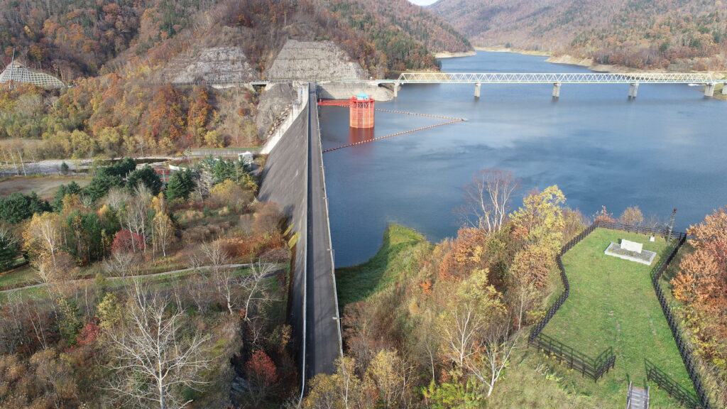 北海道開発局「インフラツーリズムほっかいどう」岩尾内ダム（士別市）＆旭川デザインセンター・三浦綾子記念文学館と男山酒造り資料館見学