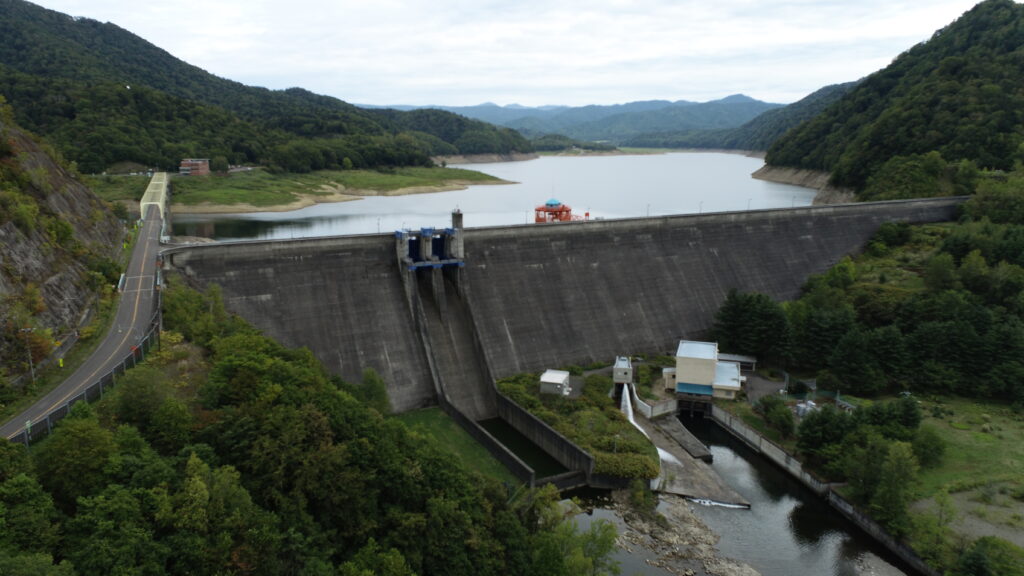 北海道開発局「インフラツーリズムほっかいどう」岩尾内ダム（士別市）＆旭川デザインセンター・三浦綾子記念文学館と男山酒造り資料館見学