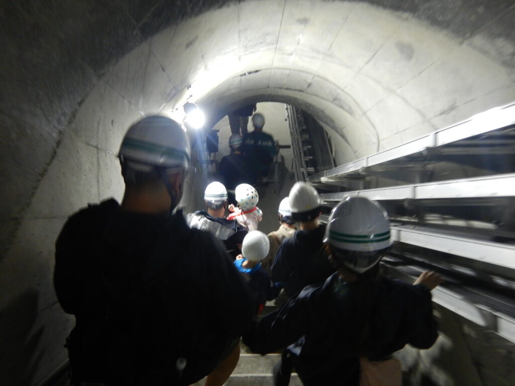 平取ダム見学と義経神社・仁世宇園山女料理・びらとり温泉日帰り入浴