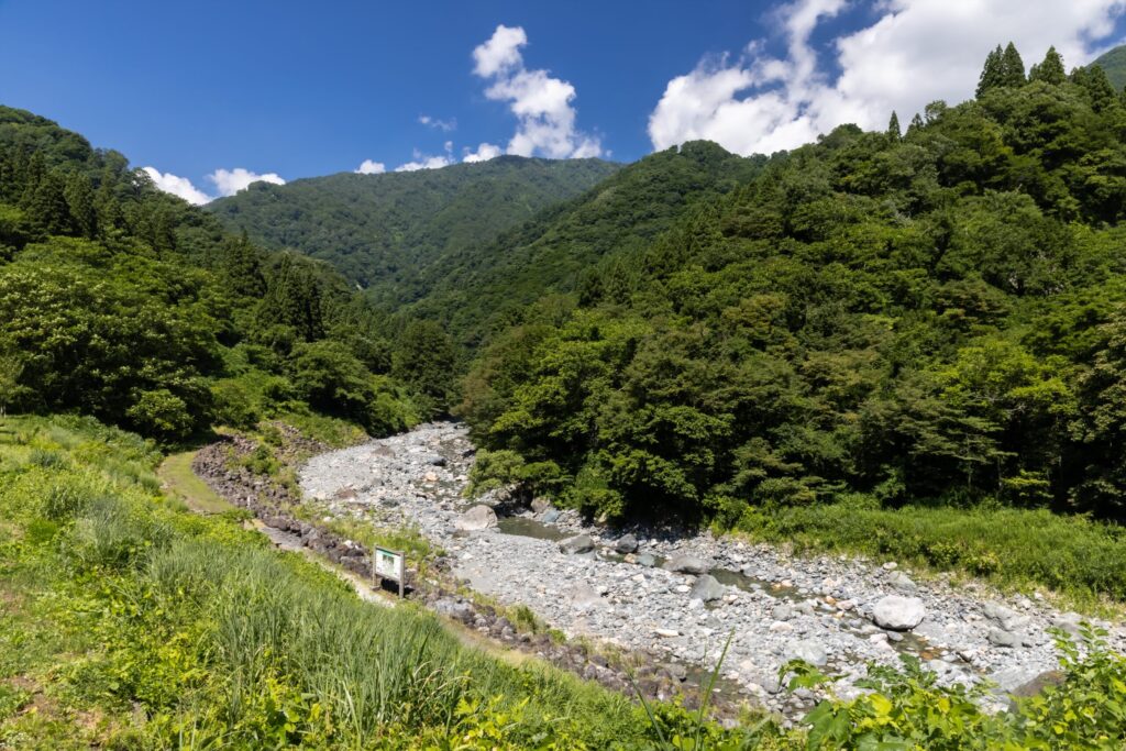 【きく・みる・まなぶ】縄文旅小滝川ヒスイ峡と糸魚川フォッサマグナを学ぶ